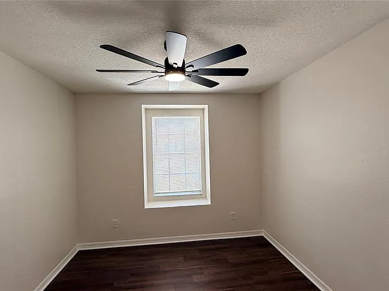 2568 Aventurine St — Photo 31