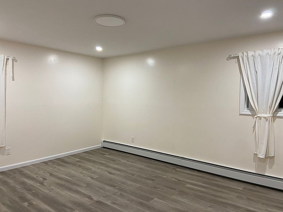 1st image of 9 Country Squire Ct #1