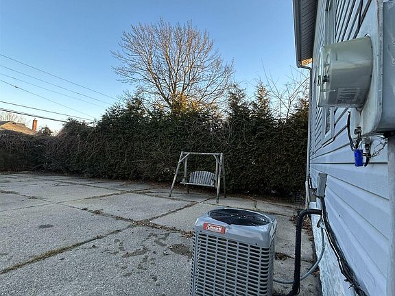 5th image of 22138 Brittany Ave