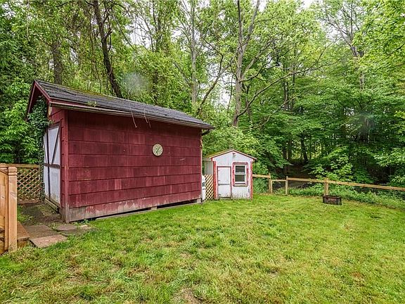 4th image of 9675 Beachwood Park Dr