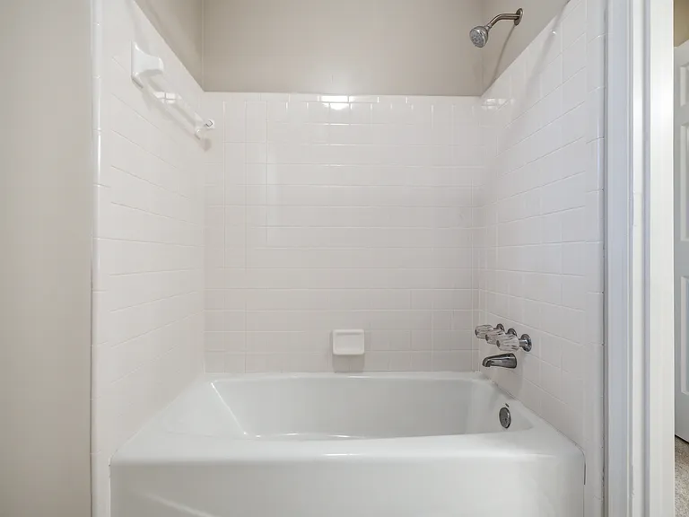 5525A Hampstead Way — Photo 14