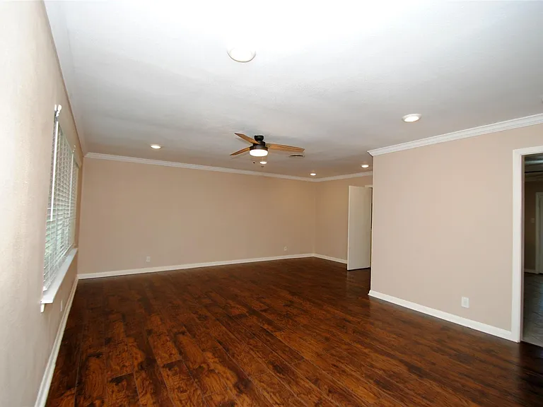 10034 Cedardale Dr — Photo 7