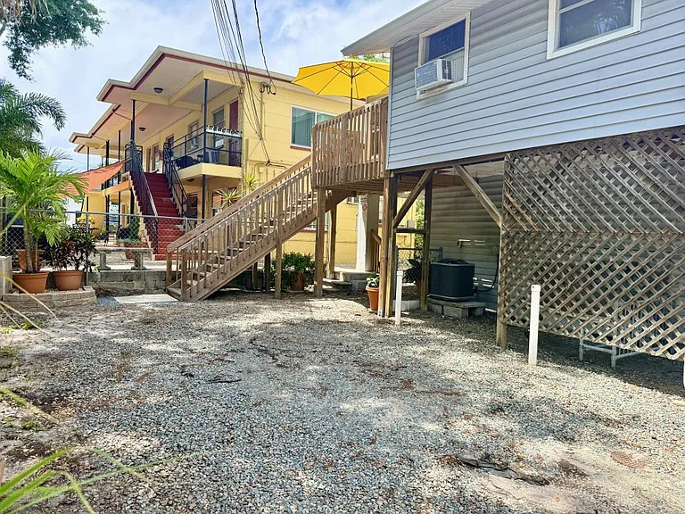 1135 Highland St N — Photo 15