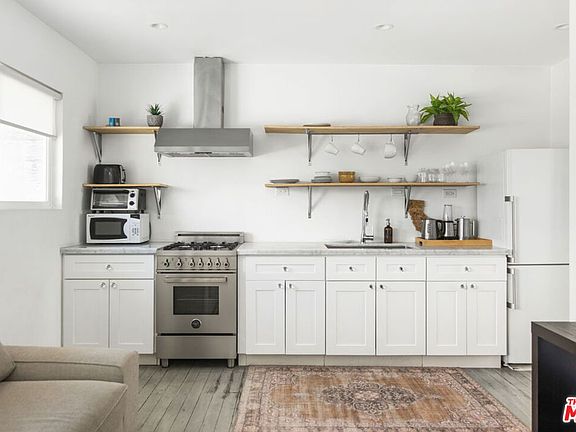 4th image of 1417 Echo Park Ave
