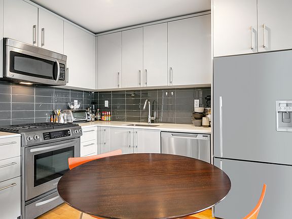 4th image of 139 Skillman Ave APT 6C