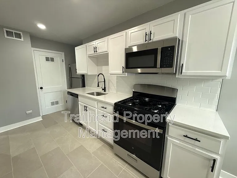 312 E Gregory Blvd #2E — Photo 3