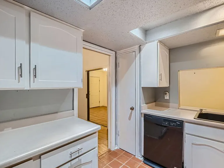 6422 Honey Hl — Photo 12