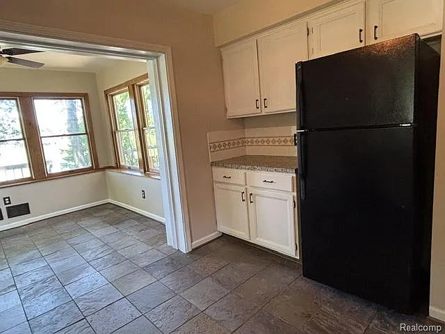 4784 Sylvester Ave — Photo 9