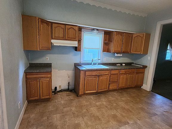 4th image of 525 Franklin Ave