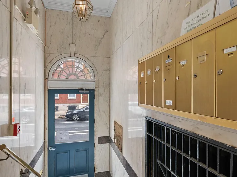 238 S 13th St #GRDN — Photo 6