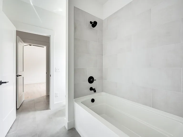 2430 Little Ave — Photo 23