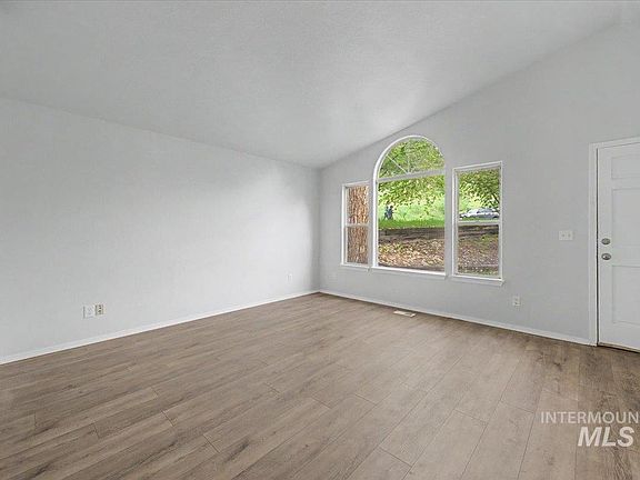 5th image of 2501 W Hill Rd