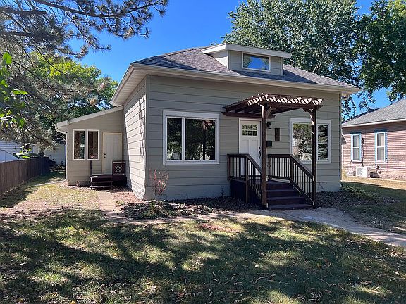 2nd image of 109 N Josephine Ave