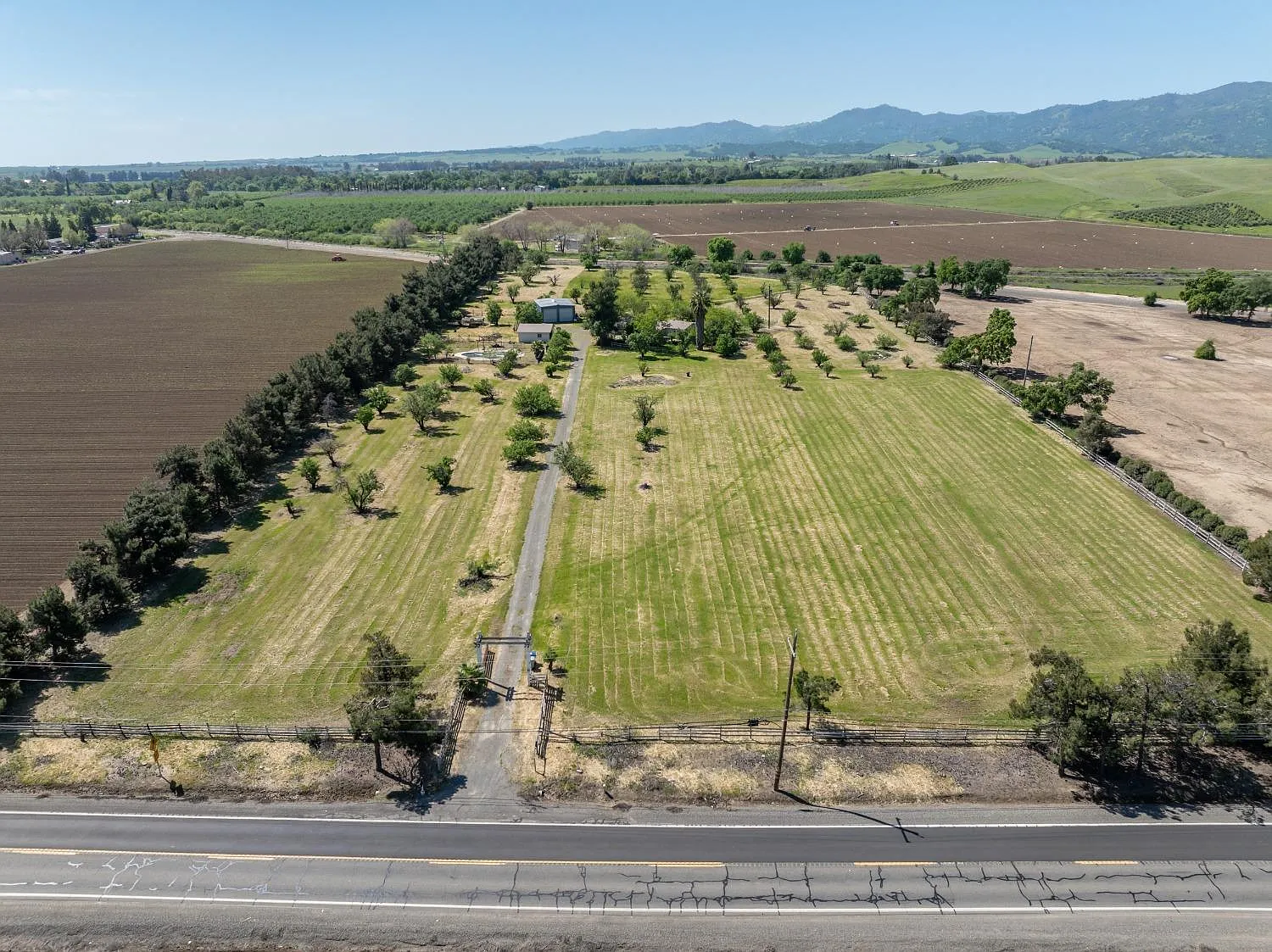 25195 State Highway 16 photo 1