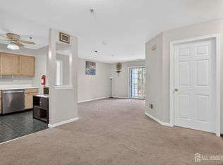 726 Waterford Dr, Edison, NJ 08817