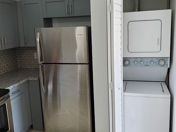 5th image of 7200 NW 114th Ave APT 212