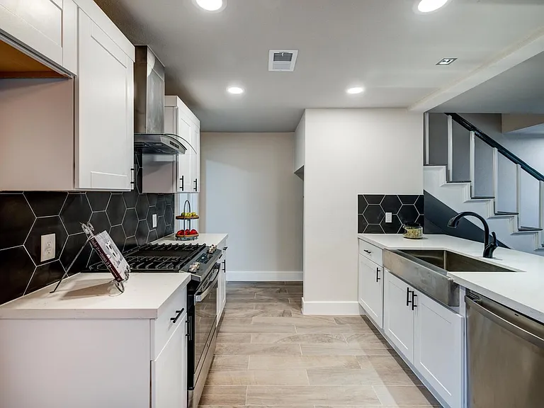 5001 Cottonwood Cir #B — Photo 12