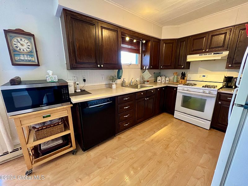 4th image of 4215 Lake Shore Drive