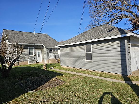 2nd image of 1004 Kilbourn Ave