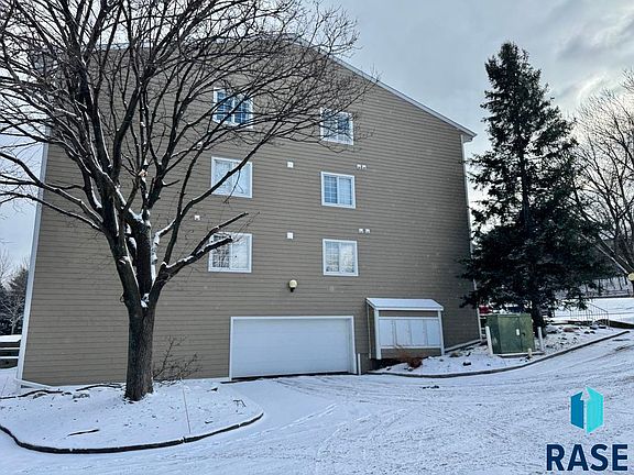 4th image of 1104 W 57th St APT 203A