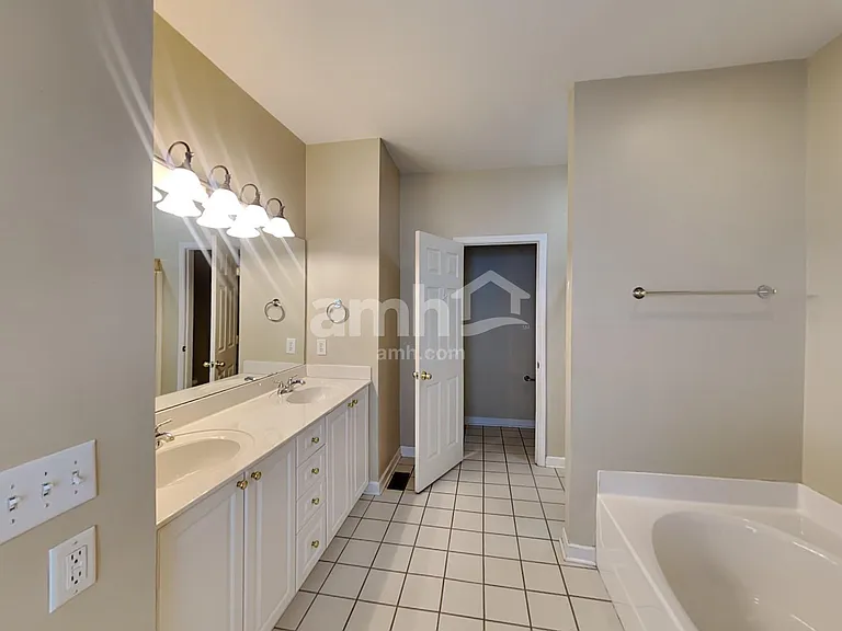 1725 Woodland Pointe Dr — Photo 11