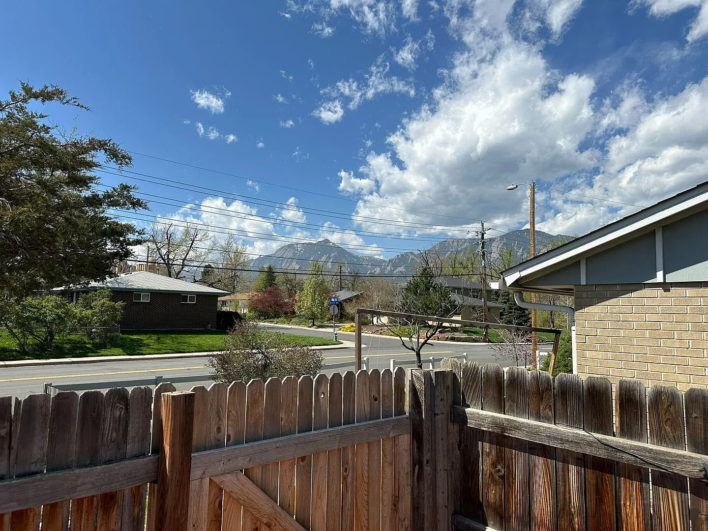 Available for 2027-2028 Fall Pre-Leasing: Convenient Location! — Photo 2