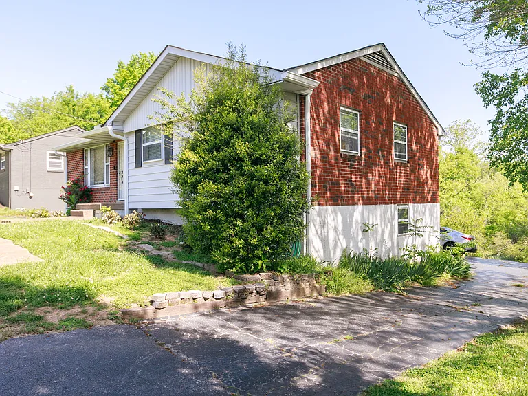 236 Nunley Dr — Photo 3