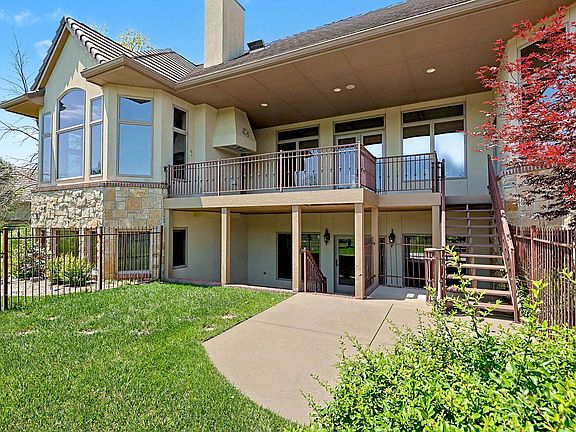 3rd image of 215 E Pine Meadow Ct