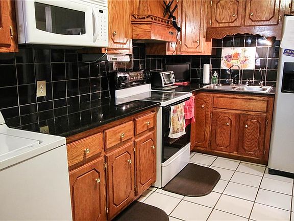 5th image of 2212 Anita Dr