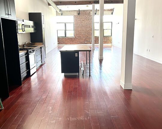 2nd image of 652 Mateo St Unit 305