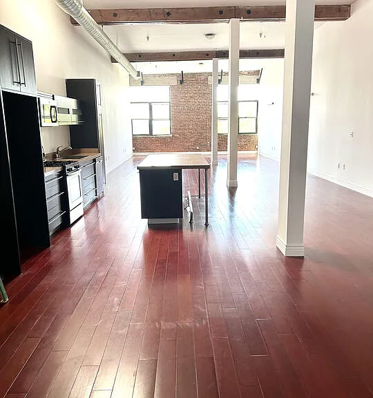 652 Mateo St #305 — Photo 2