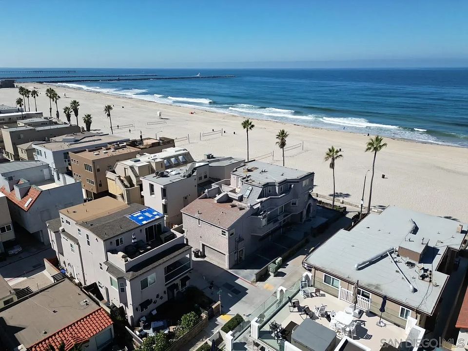 2nd image of 2865-67 Ocean Front Walk