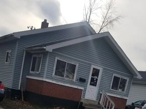 814 E Webster St, Clinton, IL 61727