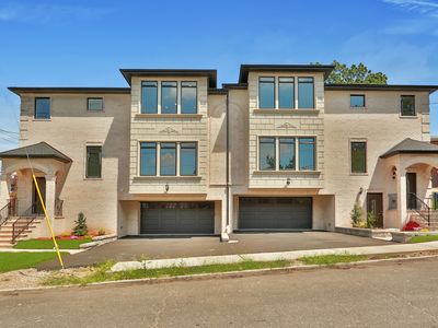 100 Sunset Pl, Palisades Park, NJ, 07650