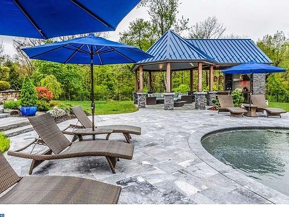 2nd image of 124 Jane Chapman Dr W