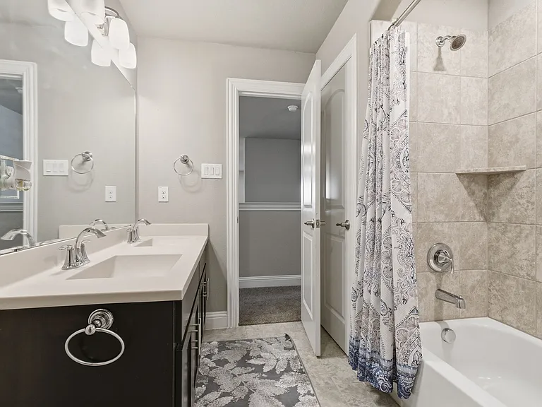 7452 Reverchon Dr — Photo 33
