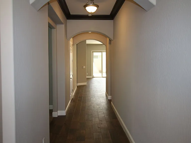 1829 E Bella Rosa Ave — Photo 2