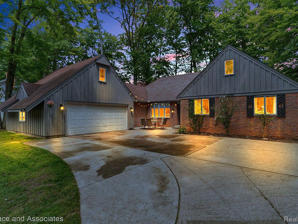 1st image of 4290 Guilford Ln
