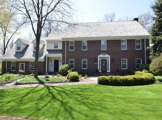 11923 N Wilderness Ct, Mequon, WI 53092