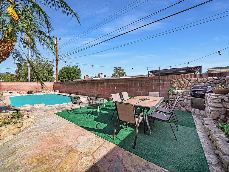 1306 W Baker Ave — Photo 19