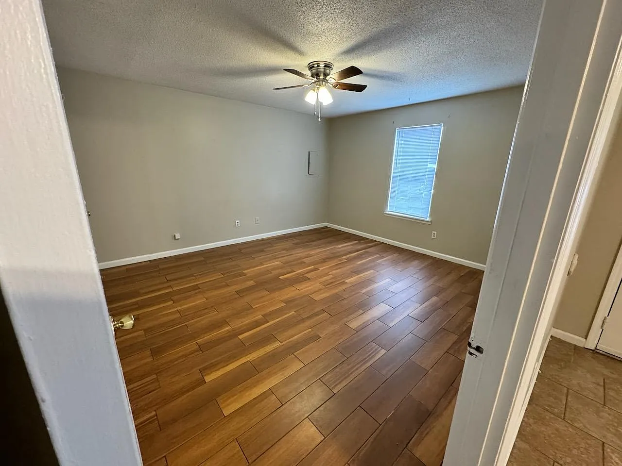 1808 Graymont Ln — Photo 3