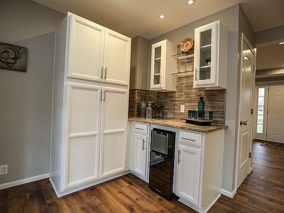 5th image of 12 Sturbridge Ln