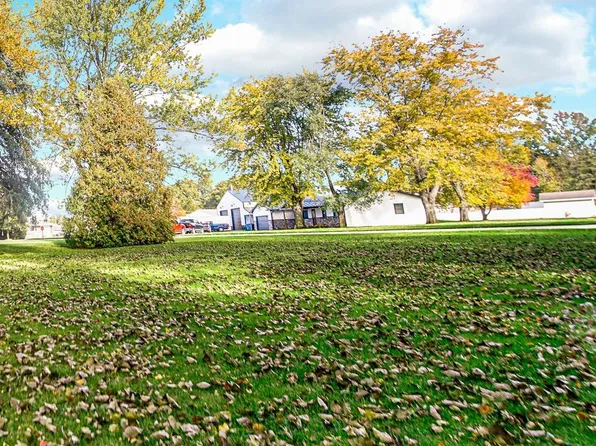 S Marshall St, Wheatfield, IN 46392