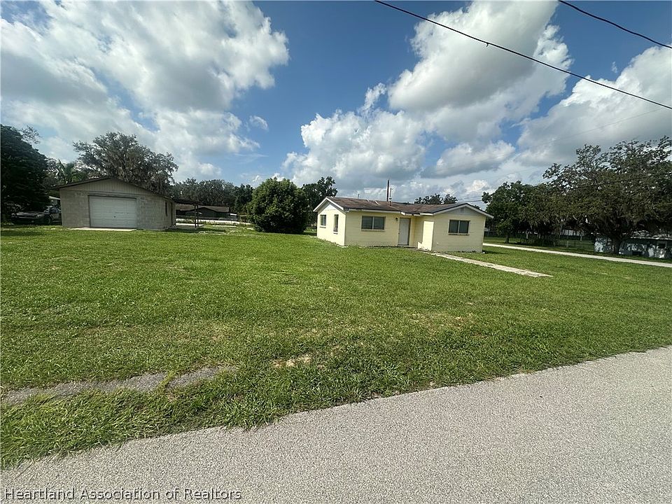 2nd image of 719 W Ruth St