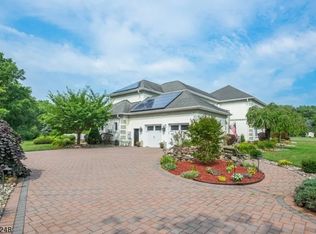 2 Cammeyer Ct, Towaco, NJ 07082