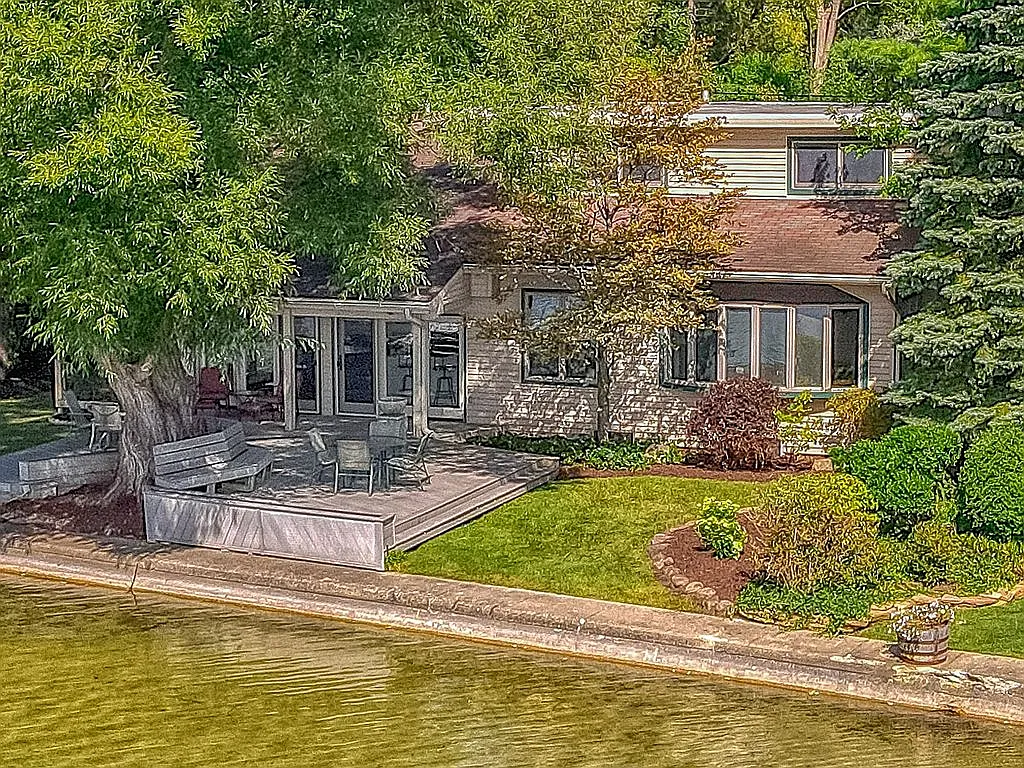 6735 Alden Dr photo 1