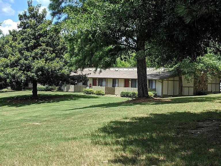 Poplar Springs Apartments — Photo 9