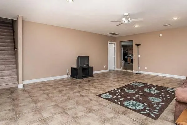 261 Aaron Ln — Photo 3