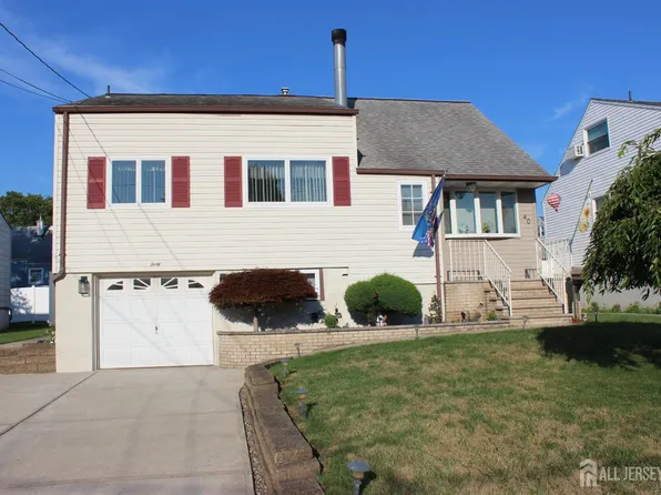40 Concannon Dr, Fords, NJ 08863