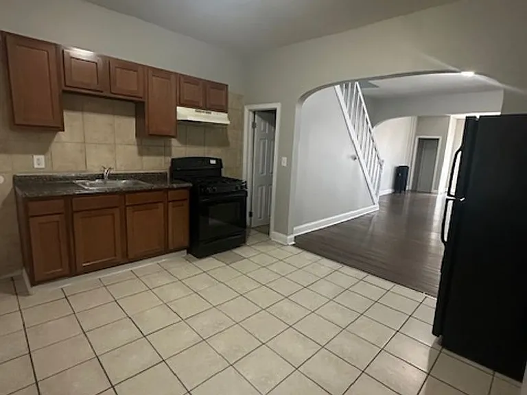 2585 W Fayette St — Photo 5
